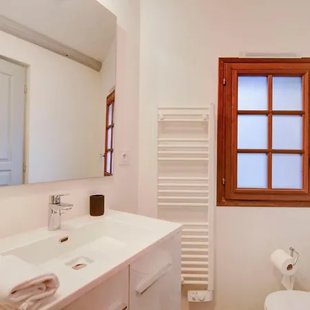 Le Cheverny Between The Banks Of The Loire And Old Tours