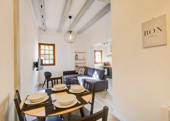 Le Cheverny Between The Banks Of The Loire And Old *