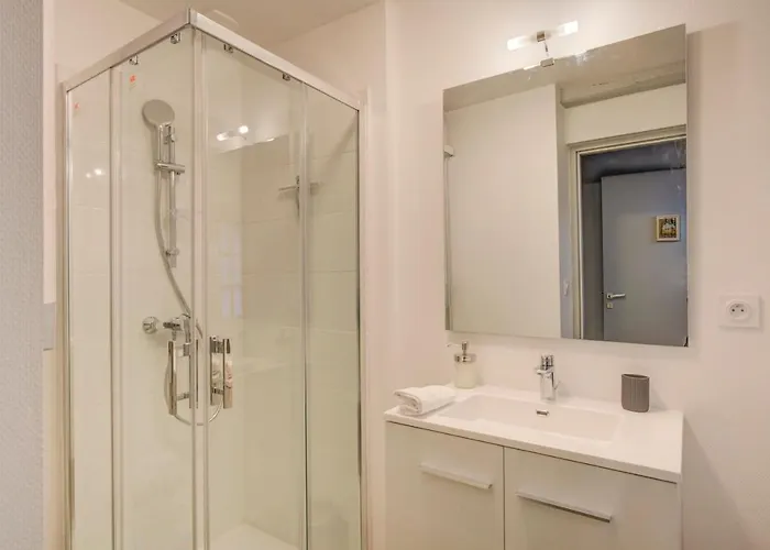 Le Cheverny Between The Banks Of The Loire And Old Apartment Tours